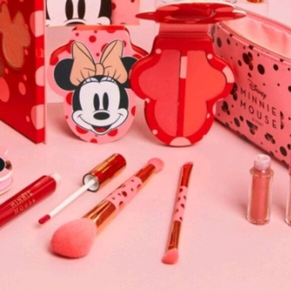 Revolution Beauty X Disney Minnie Mouse 2-Piece Brush Set - Picture 3 of 6